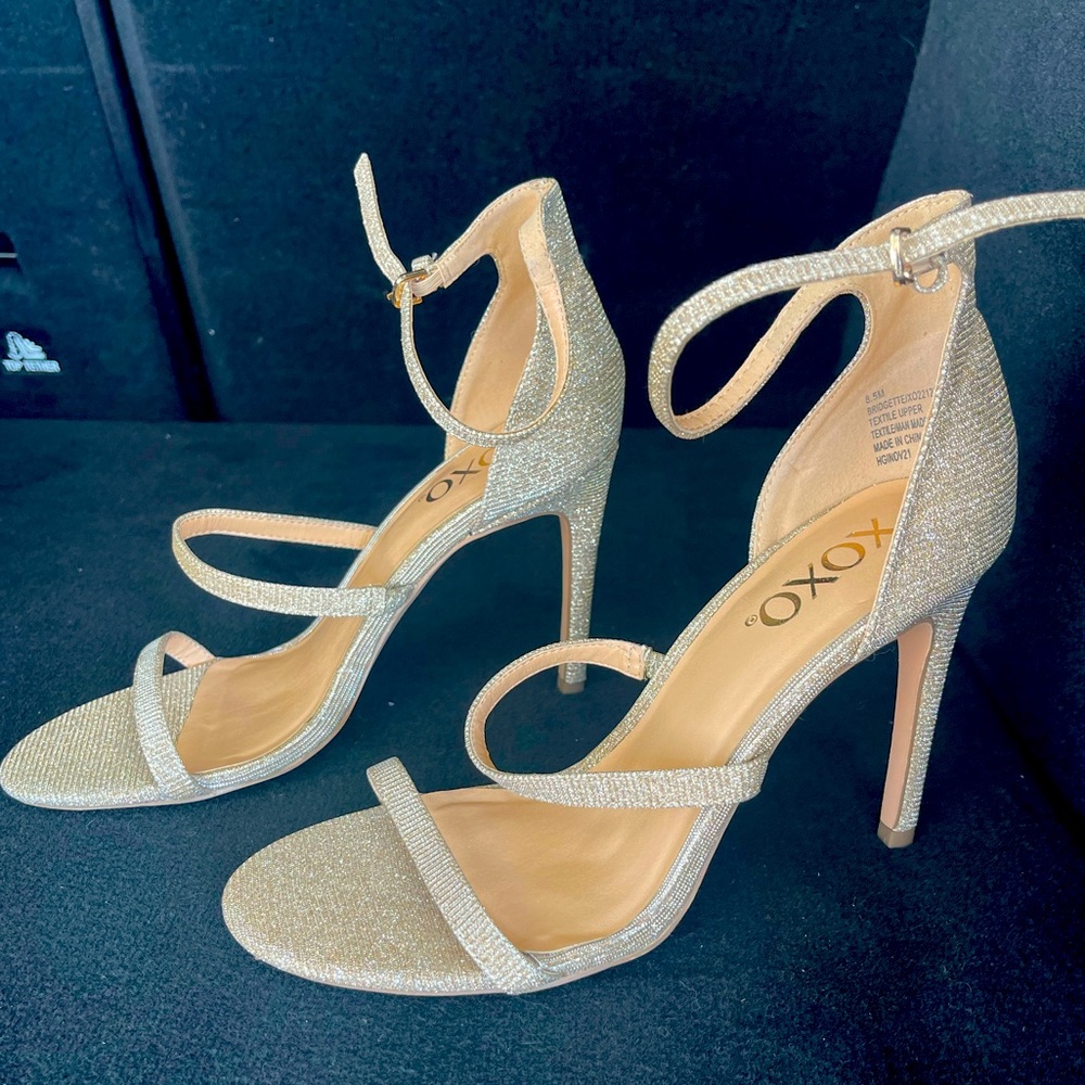 Almost new. 4inch gold glitter heels.